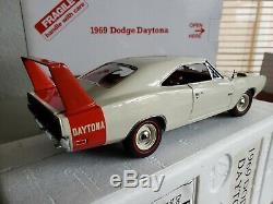 Danbury Mint 1969 Dodge Daytona HEMI 124 COLLECTOR'S CONDITION NIB-N PAPERWORK