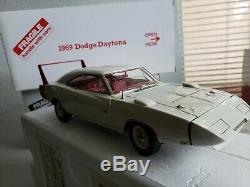Danbury Mint 1969 Dodge Daytona HEMI 124 COLLECTOR'S CONDITION NIB-N PAPERWORK