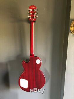 Epi Les Paul limited edition in unmarked condition. Very rare wine red. Stunning