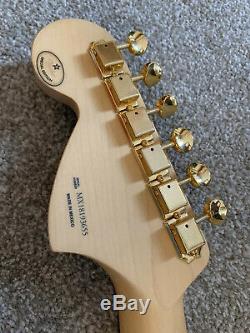 Fender Stratocaster, Limited Edition Blacktop Triple Humbucker. (mint Condition)