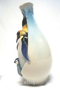 Franz Vase Playful Penguins 2010 Privilege Club Excellent Condition