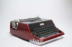 Limited Edition Olivetti Studio de Luxe Typewriter, Vintage, Mint Condition