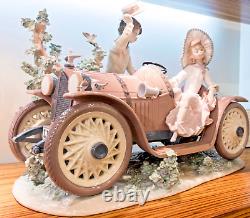 Lladro 01001393 Young Couple with Car Limited Edition Perfect condition