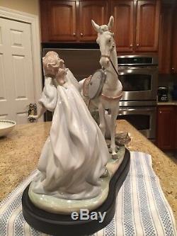 Lladro 1776 Conquered By Love Ltd Edition with Wooden Base Mint Condition
