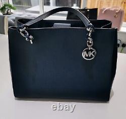 Michael Kors Navy Blue leather very rare limited edition mint condition Hand Bag