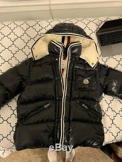 Moncler Branson Size 5 (US Large) Navy (preowned) excellent condition