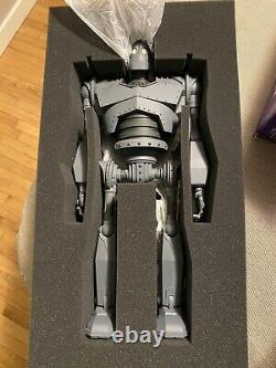 Mondo 16 Iron Giant Excellent Condition Light Up MIB Limited Edition 2016