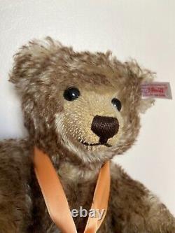 STEIFF BEAR limited edition pre owned in exceptionable condition