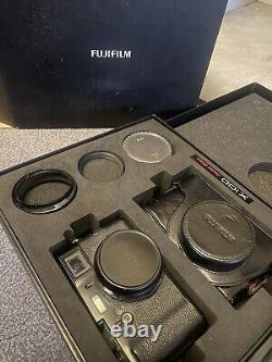 Appareil photo Fujifilm X100 édition limitée noir, emballé dans un excellent état