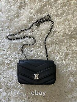Chanel Mini Chevron Flap Bag (édition Limitée) Calfskin, Perfect Condition