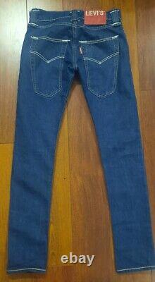 Collection rare de jeans Levi's Red Limited Edition bleu, taille W30 L34, en parfait état.