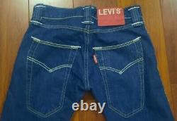 Collection rare de jeans Levi's Red Limited Edition bleu, taille W30 L34, en parfait état.