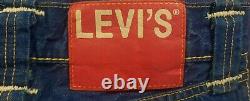 Collection rare de jeans Levi's Red Limited Edition bleu, taille W30 L34, en parfait état.