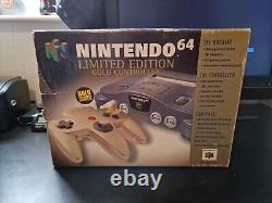 Console Nintendo N64 en édition limitée avec manette dorée, boîte d'origine en excellent état