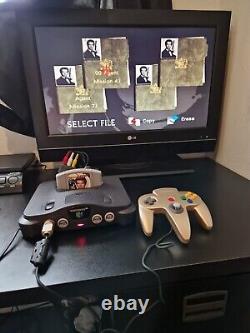 Console Nintendo N64 en édition limitée avec manette dorée, boîte d'origine en excellent état