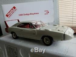 Danbury Mint 1969 Dodge Daytona Hemi 124 Condition Du Collecteur Papier Nib-n