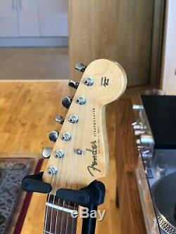 Édition Limitée Fender Jimi Hendrix Monterey Strat. Condition Parfaite