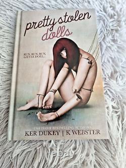 Édition spéciale de Pretty Stolen Dolls signée par Ker Dukey, en parfait état.