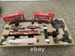 Excellent Condition Hornby Christmas Train Set Avec 2 Wagons Extra Additionnels
