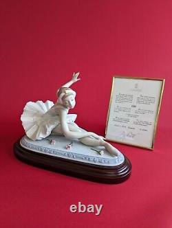 Figurine d'édition limitée Ovation Lladró signée #6614 en parfait état.