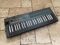 Korg POLY-800 Édition Limitée TOUCHES INVERSÉES, État Fantastique, SYNTHÉ RARE