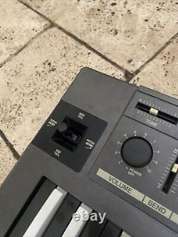 Korg POLY-800 Édition Limitée TOUCHES INVERSÉES, État Fantastique, SYNTHÉ RARE