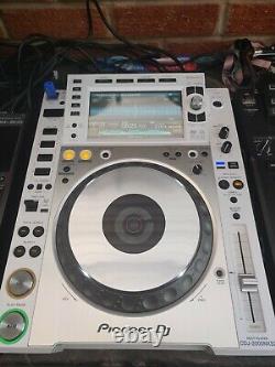 Pioneer 2 X Cdj-2000 Nxs2 Blanc Édition Limitée État De La Menthe