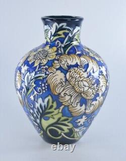 Vase 'Kennet' de Moorcroft par Kerry Goodwin forme 265/7 édition limitée N° 10/25