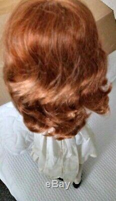 Vintage 108 Sasha Redhead Robe Blanche Trendon Ltd Poupée. Condition Ex Pour Age
